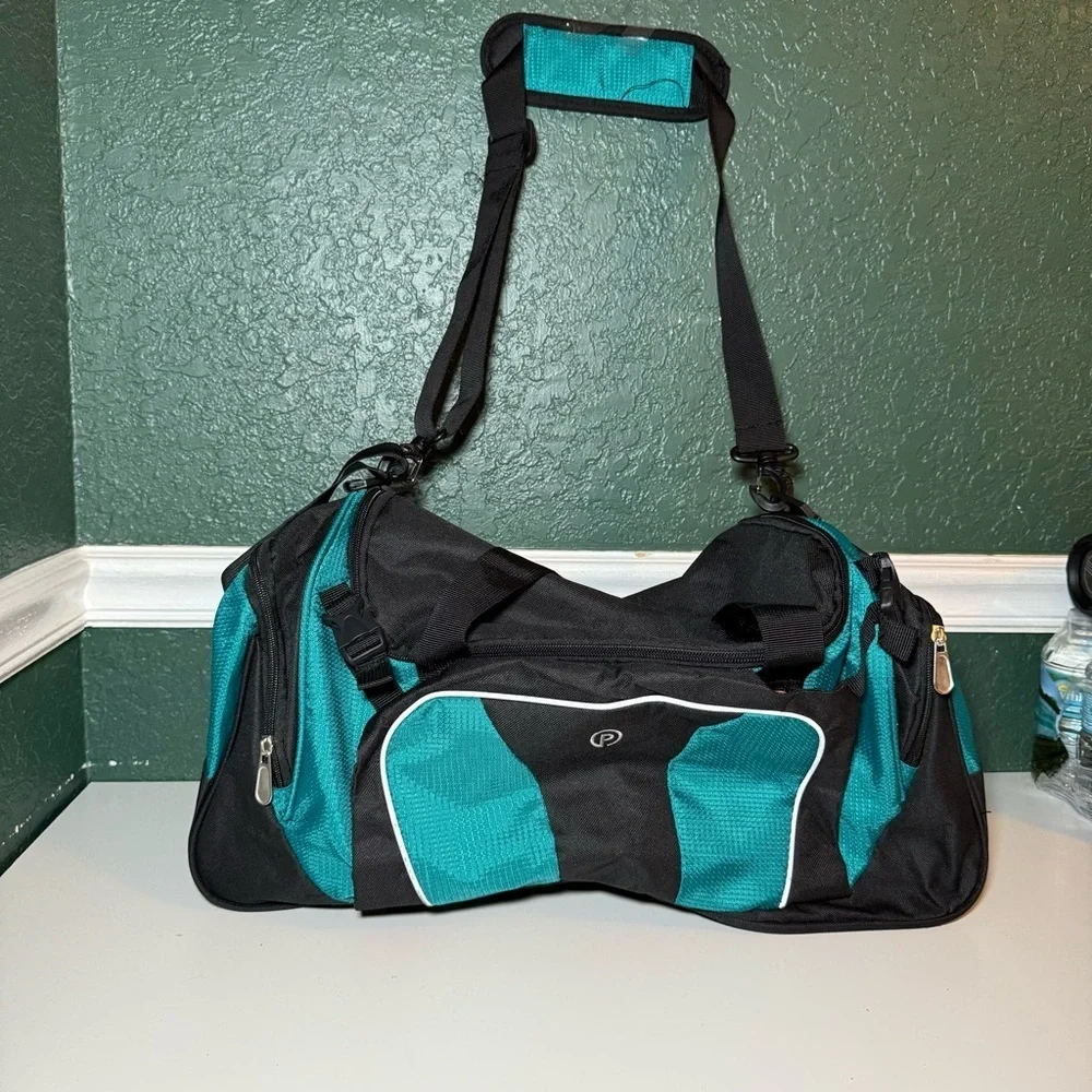 NEW- Protege 22 inch Carry On Sport Duffel Bag Luggage -Travel Gym Collapsible